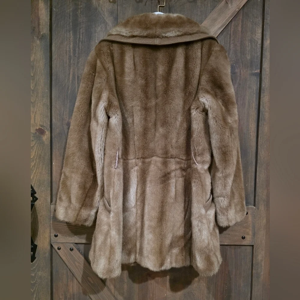 1960s Grandella II by Sportowne Faux Fur Coat Size 6 - Picture 7 of 8